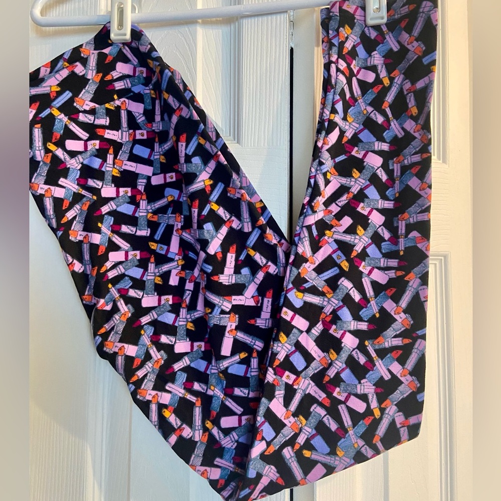 LulaRoe OS leggings - lipsticks